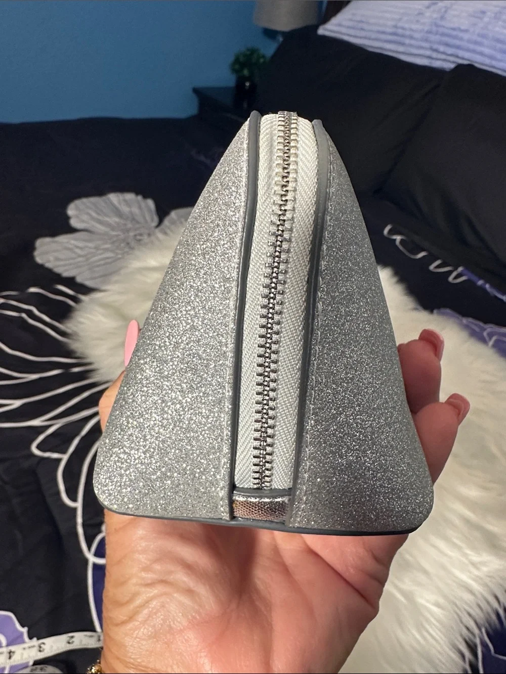 NWTS kate spade Silver Glitter Dome Cosmetic Pouch ♠️